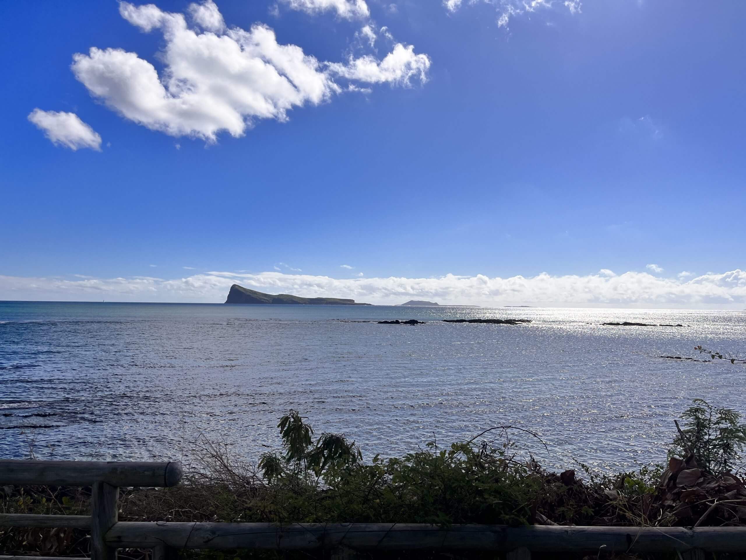Coin de Mire vue du cimetière de Cap Malheureux dans le nord de l'ile Maurice.